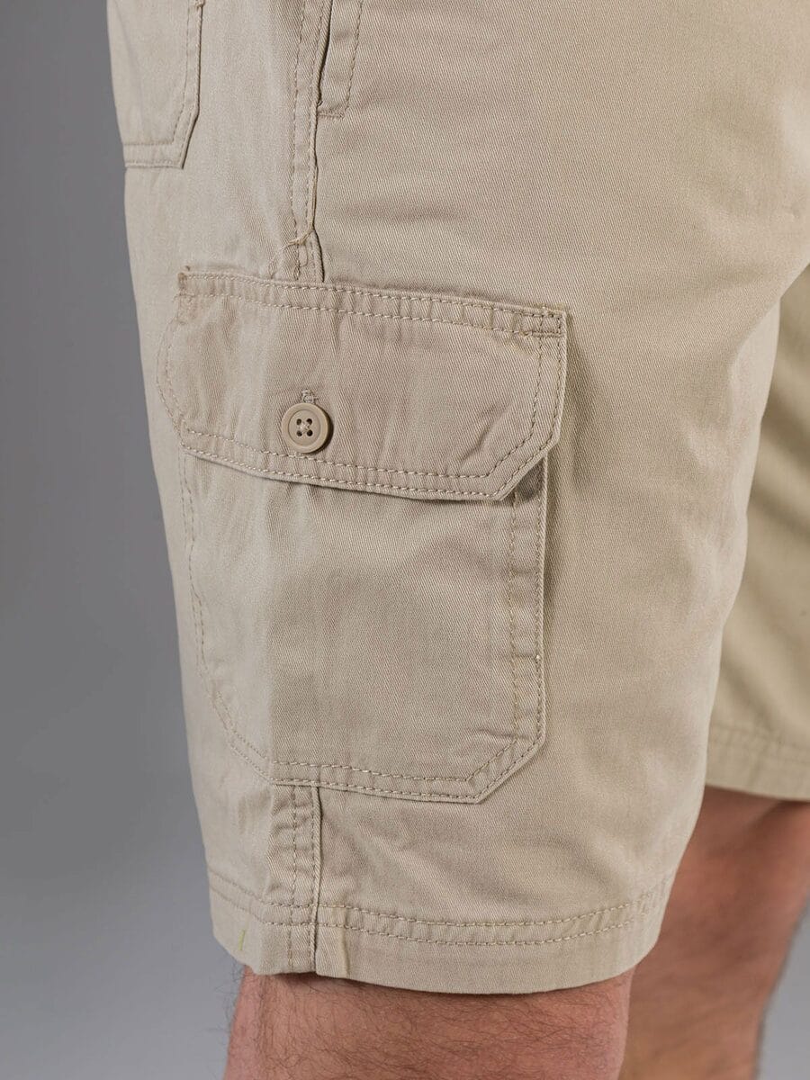 pantaloncino cargo con ricamo